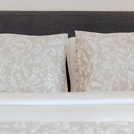 Daire Balcony Garden Views At Terracotta Collection *