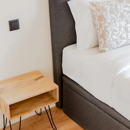 Balcony Garden Views At Terracotta Collection דירה